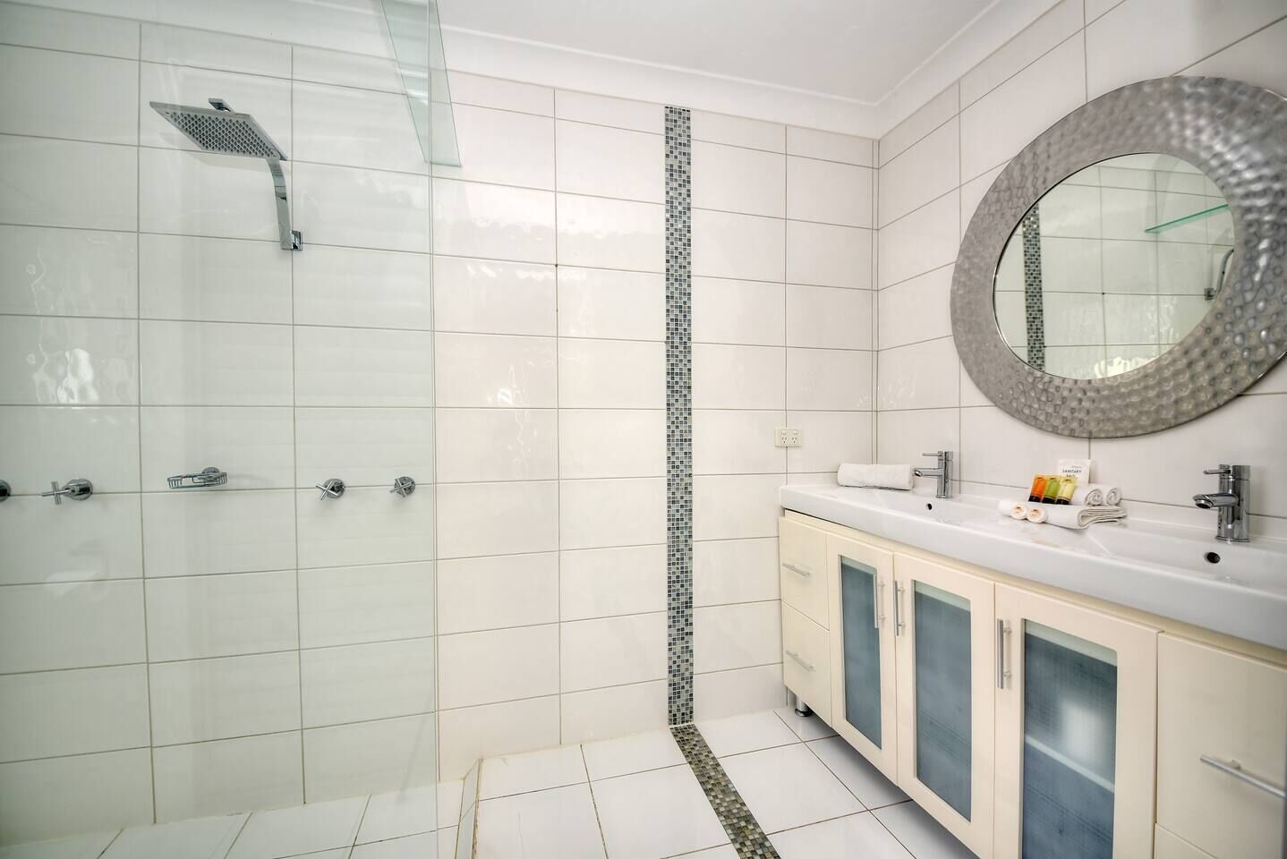 Bliss  On  The  Water — image 12