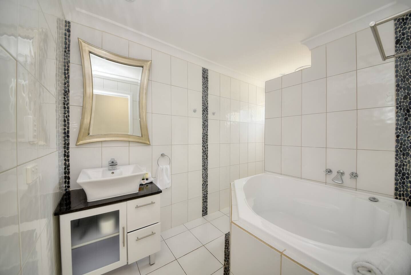 Bliss  On  The  Water — image 15