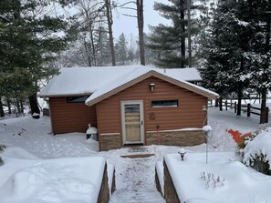 Exterior - All seasons cabin getaway (Balsam Lake)
