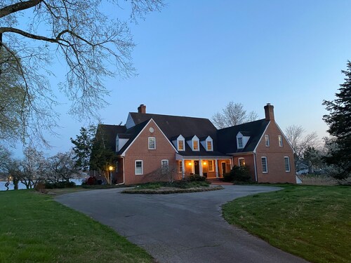 Beautiful, spacious waterfront home, an easy walk to historic Chestertown