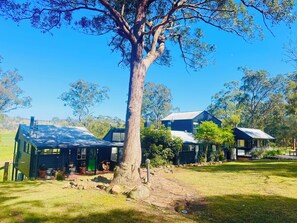 Exterior - Kingaley Farmstay Retreat - river side 20 acres of bliss - Pet Friendly! (Fosterton)