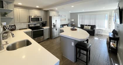 Crescent Bar Getaway-Pool/Beach/River, Gorge Concerts, Wineries, Sunshine & Ski!