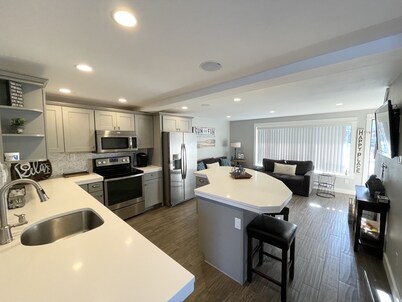 Crescent Bar Getaway-Pool/Beach/River, Gorge Concerts, Wineries, Sunshine & Ski!