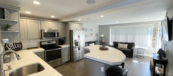 Crescent Bar Getaway-Pool/Beach/River, Gorge Concerts, Wineries, Sunshine & Ski!