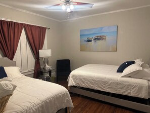 3 bedrooms, iron/ironing board, free WiFi, bed sheets - Home is where the heart is! (Charlotte)