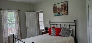 3 bedrooms, iron/ironing board, free WiFi, bed sheets - Home is where the heart is! (Charlotte)