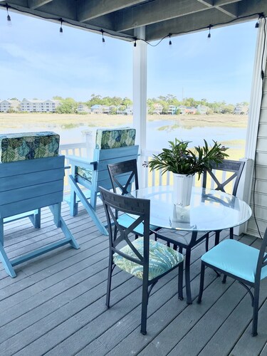 THE MARSH MELLOW- Beautiful Marsh Front home / 4 minute walk to beach