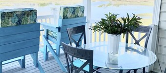 THE MARSH MELLOW- Beautiful Marsh Front home / 4 minute walk to beach