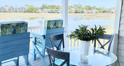THE MARSH MELLOW- Beautiful Marsh Front home / 4 minute walk to beach