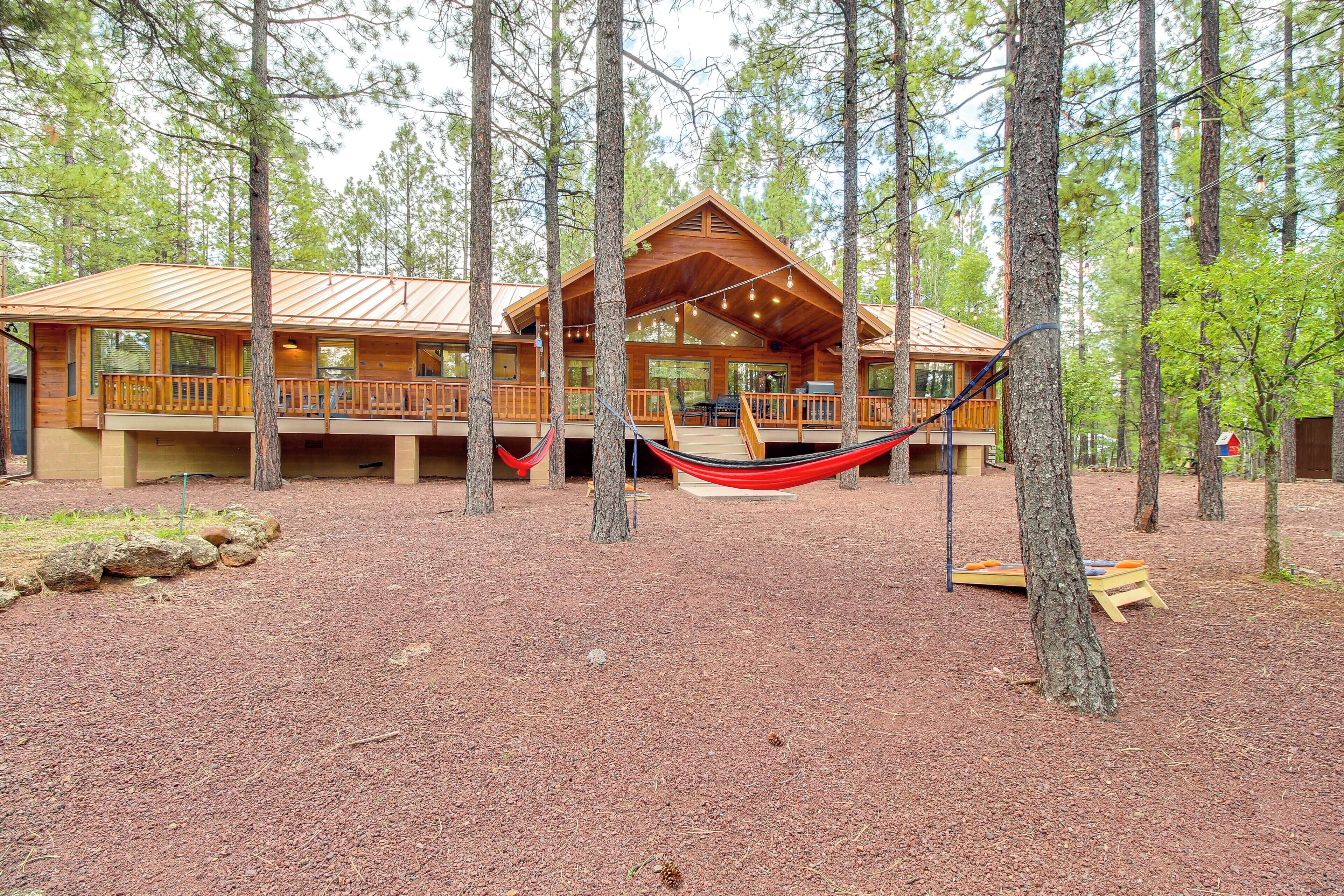 Pinetop-Lakeside Cabin w/ Fireplace + Grill!