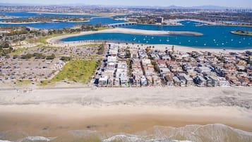 Beach nearby, sun loungers, beach towels