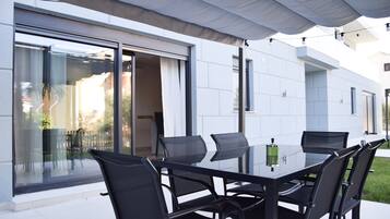 Apartment | Private kitchen | Fridge, microwave, oven, stovetop