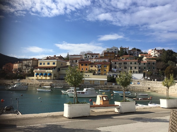 Apartment | Exterior - 2 Bed House - Sleeps 4 - Hottub - Garden - Parking (Rasa)