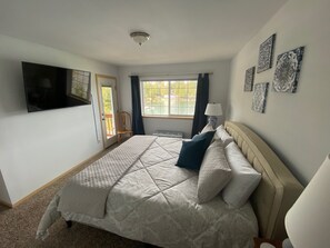 2 bedrooms, WiFi, bed sheets - Cozy Lakeside Cottage 1.5 hours from Seattle (Shelton)