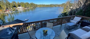 Cozy Lakeside Cottage 1.5 hours from Seattle