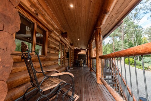 Amaruq Log Cabin - Base of Mt Buller - Book Now For Winter!