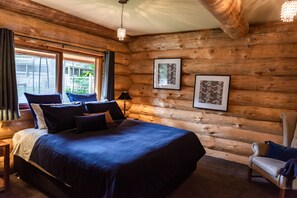 4 bedrooms, iron/ironing board, travel crib, free WiFi