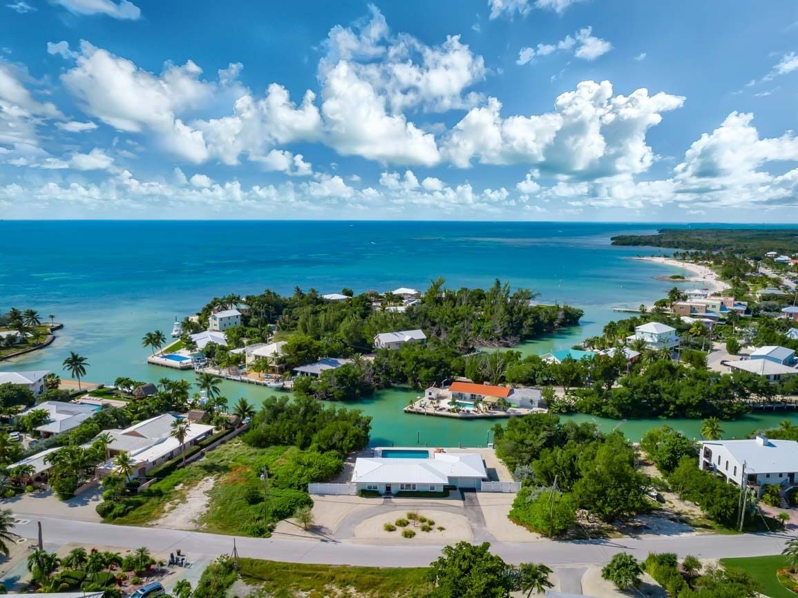 100' Dockage, Pool, Kayaks, Paddle Board, Bikes!