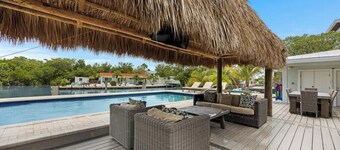 Discount Available! 100' Dock, Lots of Amenities!
