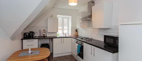 Fridge, microwave, oven, coffee/tea maker