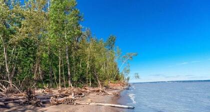 Timber Frame House overlooking Lake Superior, 20 miles from downtown Duluth