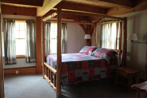 7 bedrooms, desk, iron/ironing board, travel cot
