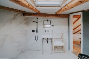 Bathroom - Seafront Palazzo Rovinj With Private sea Access (Rovinj)