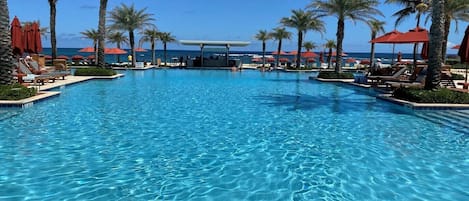 Außenpool, Infinity-Pool