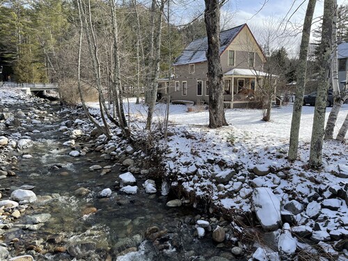 Adirondack Getaway in the heart of Keene Valley near Ausable Club