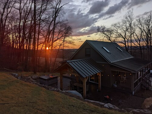 Vista Getaway - Secluded country cabin, with wrap around porch and patio