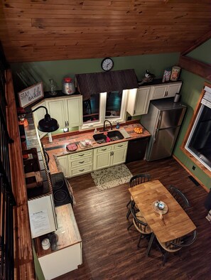 Fridge, microwave, oven, stovetop - Vista Getaway - Secluded country cabin, with wrap around porch and patio (Klingerstown)
