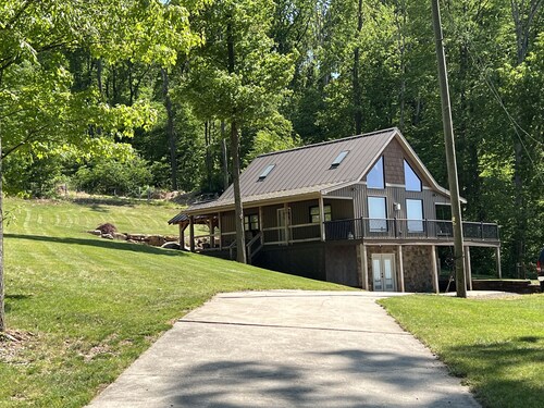 Vista Getaway - Secluded country cabin, with wrap around porch and patio