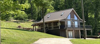 Vista Getaway - Secluded country cabin, with wrap around porch and patio