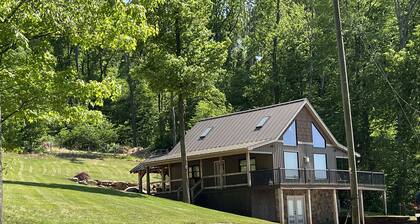 Vista Getaway - Secluded country cabin, with wrap around porch and patio