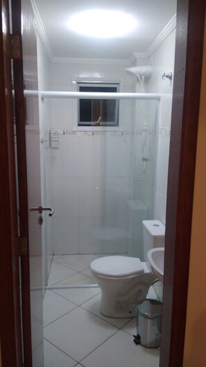 Shower - New apartment in Canto do Forte with ocean view, close to the beach. (PRAIA GRANDE)
