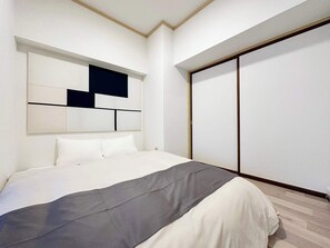 2 bedrooms, iron/ironing board, WiFi - Spacious 3BR Japanese Apt | Close to Peace Park (Hiroshima City)
