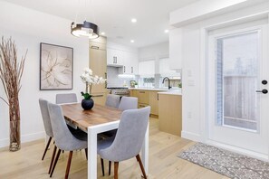 Dining - The most beautiful house near a winter play center and magnificent landscape (Bathurst)