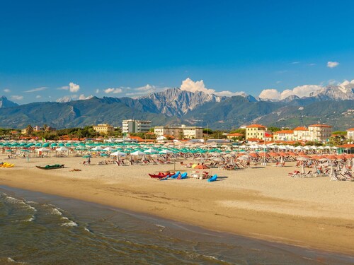 Wunderbares  Ferienhaus mit privatem Pool,  W-LAN, TV und Haustiere erlaubt, bei Forte Dei Marmi