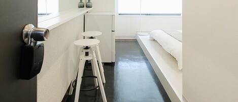 مكواة/لوح كي وواي فاي وملاءات أسرّة