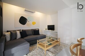 テレビ、書斎 / ワークスペース