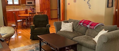 TV connectée, lecteur de DVD, livres