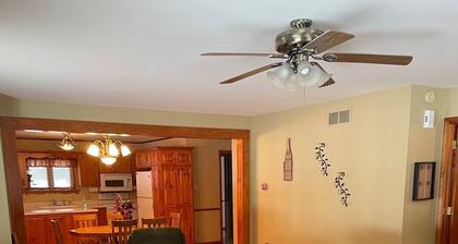 Quiet Lake with Kayaks and Direct Beach Access!