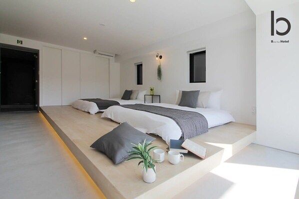 Een strijkplank/strijkijzer, wifi, beddengoed