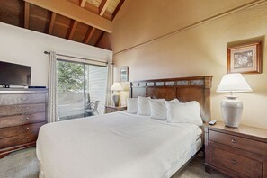 1 bedroom, iron/ironing board, internet, bed sheets - Third-floor condo with loft, hot tub, heated outdoor pool, WiFi, & fireplace (South Lake Tahoe)