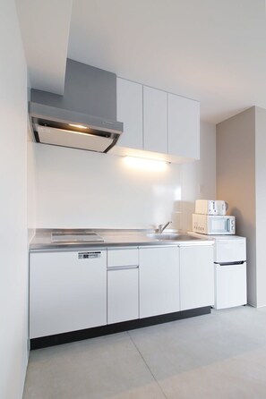 Fridge, microwave, stovetop, cookware/dishes/utensils - b hotel 902 Central Inner-Side Comfort Studio (Hiroshima City)