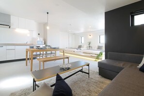 TV, offices - b hotel 902 Central Inner-Side Comfort Studio (Hiroshima City)