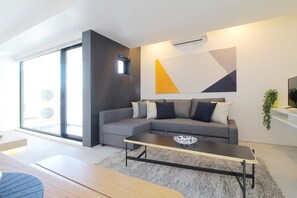 TV, offices - b hotel 902 Central Inner-Side Comfort Studio (Hiroshima City)