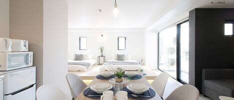 Iron/ironing board, WiFi, bed sheets