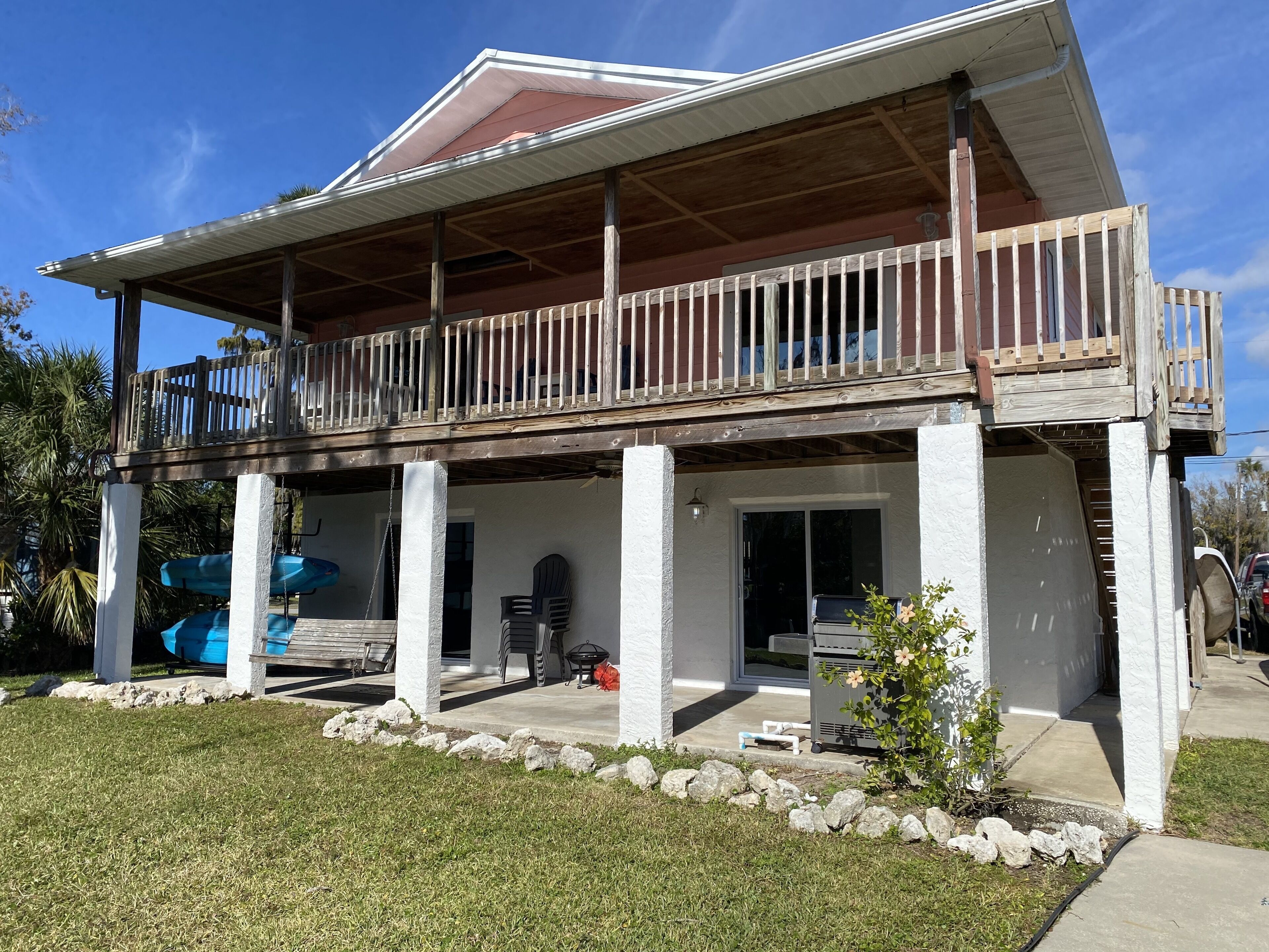 Beautiful Home Located DIRECTLY ON RIVER!!!