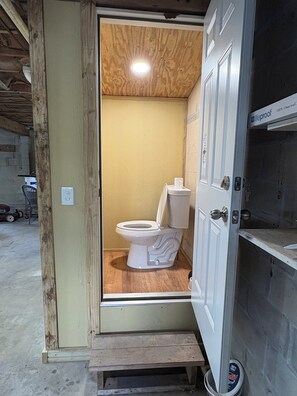 Shower, hair dryer, towels, soap - Beautiful Home Located DIRECTLY ON RIVER!!! (Spring Hill)